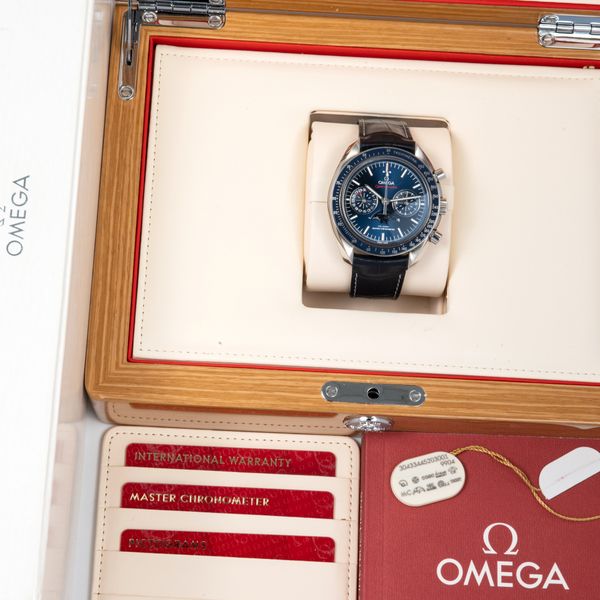 Omega Speedmaster Moonphase 304.33.44.52.03.001